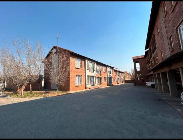2 BEDROOM PROPERTY TO RENT IN SUMMERFIELDS ESTATE